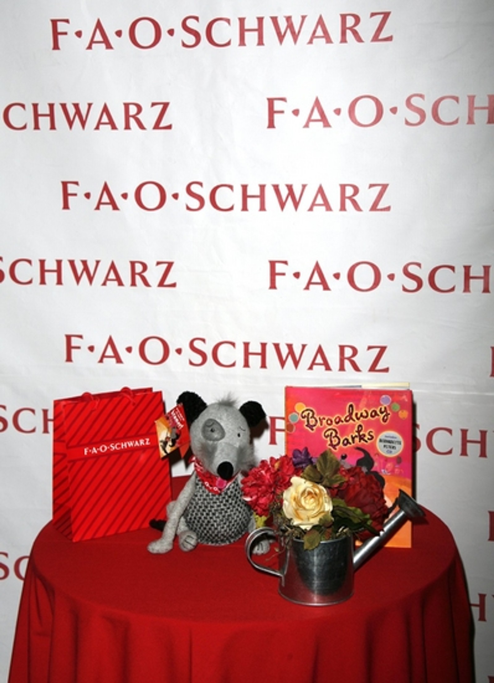 Photo Coverage: Bernadette Peters Debuts 'Kramer' at FAO Schwarz — photo 2 of 49