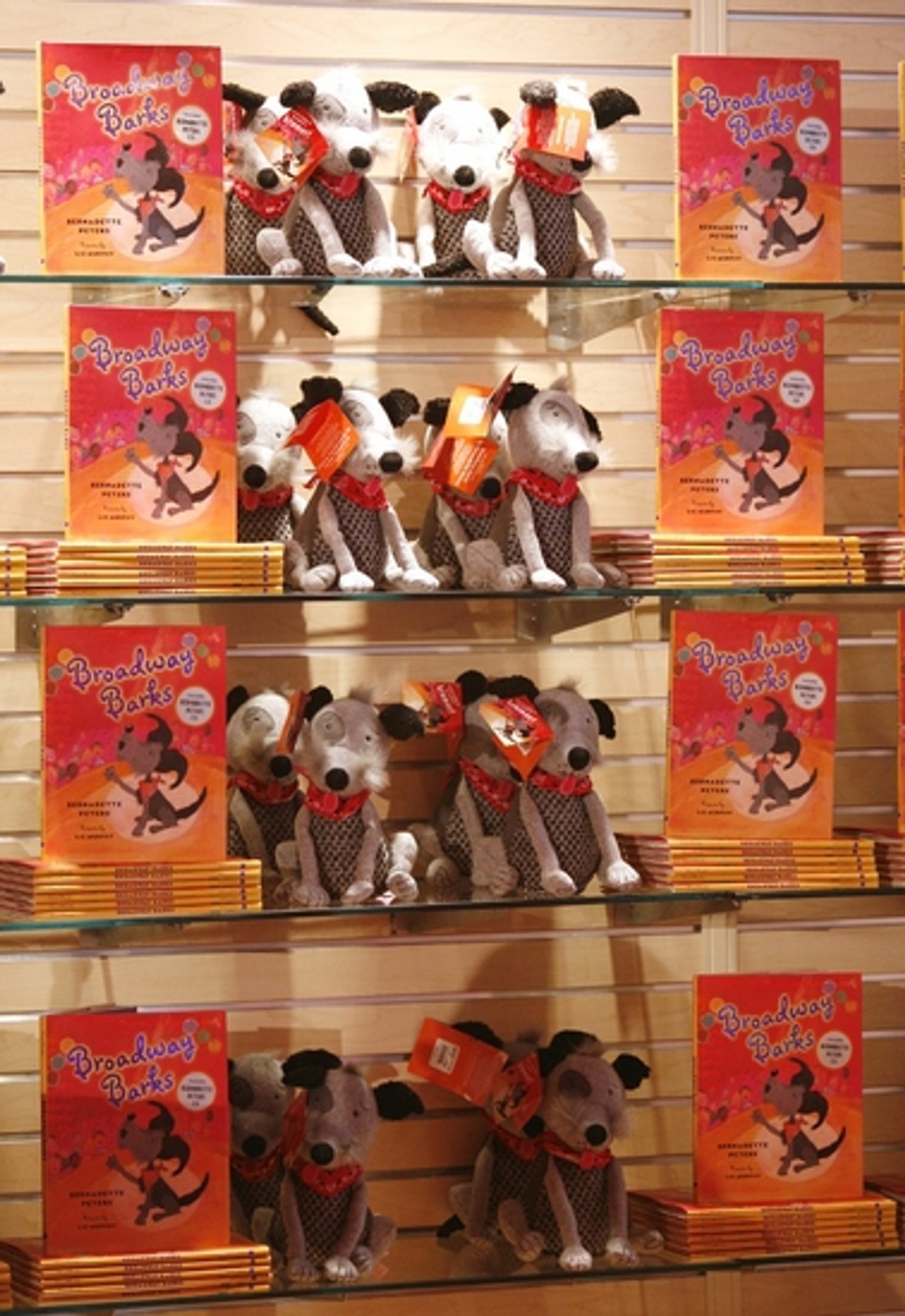 Photo Coverage: Bernadette Peters Debuts 'Kramer' at FAO Schwarz — photo 4 of 49