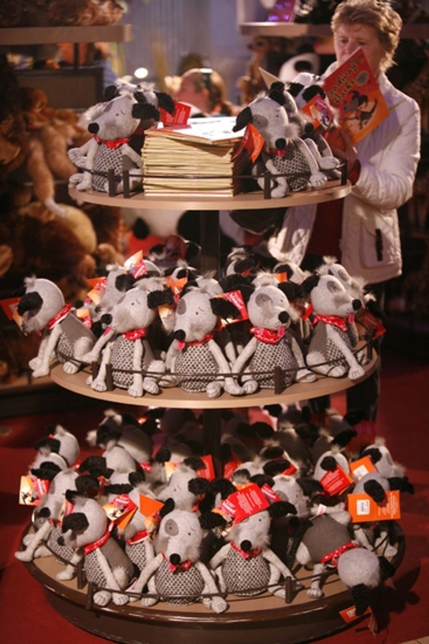 Photo Coverage: Bernadette Peters Debuts 'Kramer' at FAO Schwarz Photo Coverage: Bernadette Peters Debuts 'Kramer' at FAO Schwarz Image