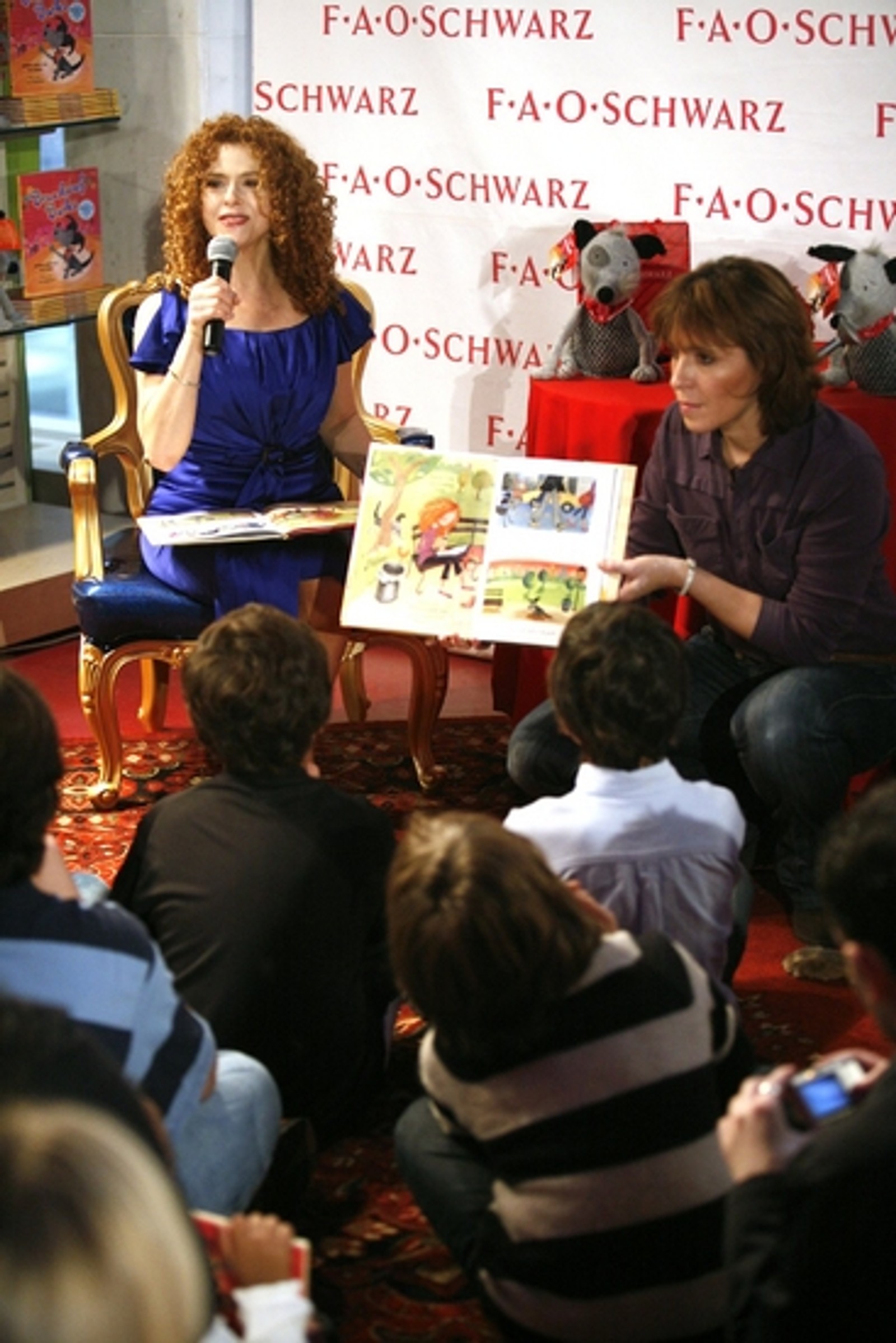 Photo Coverage: Bernadette Peters Debuts 'Kramer' at FAO Schwarz — photo 45 of 49