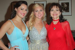 Ashley Brown, Laura Bell Bundy, and Linda Hart
@ BroadwayWorld Ashley Brown, Laura Bell Bundy, and Linda Hart
Photo