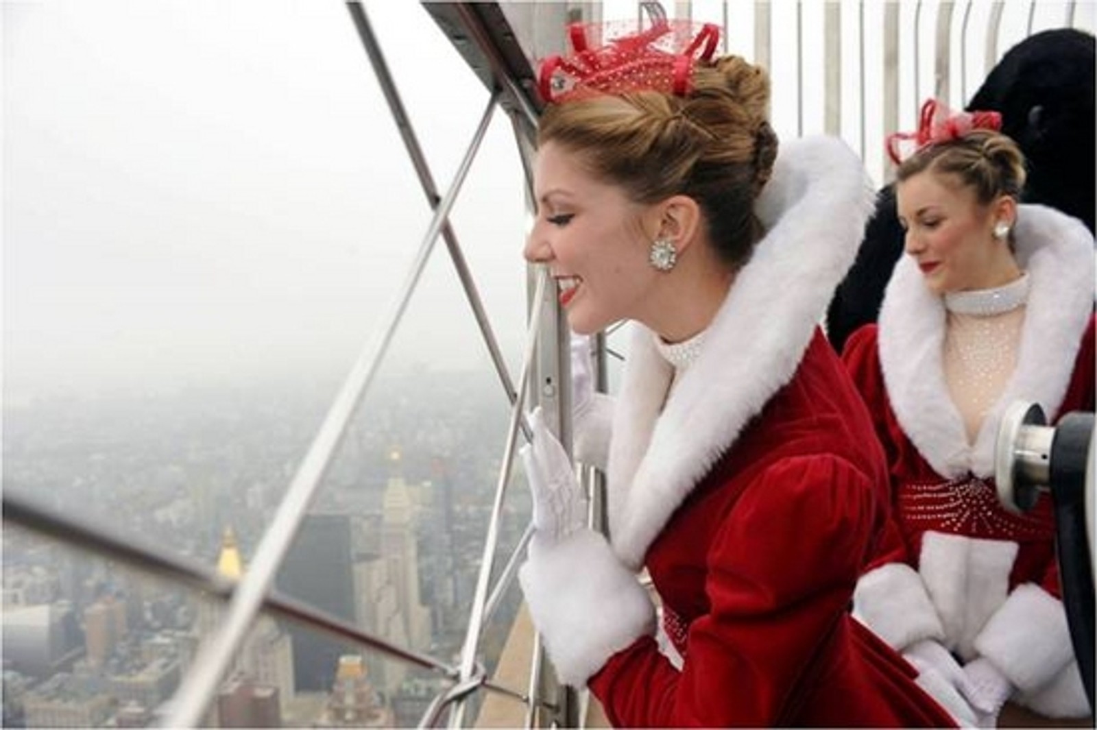 Photo Flash: Rockettes Light Empire State Building — photo 2 of 6