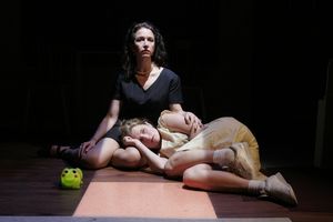 Laura Heidinger and Grace Gummer Photo