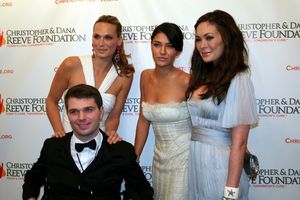 Molly Simms, Jessica Szohr, Lindsay Price and Francesco Clark Photo