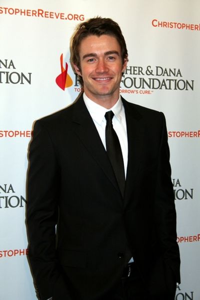 Robert Buckley Photo
