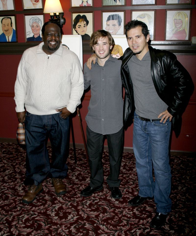 Photo Coverage: AMERICAN BUFFALO Stars View Sardi's Portraits — photo 28 of 32