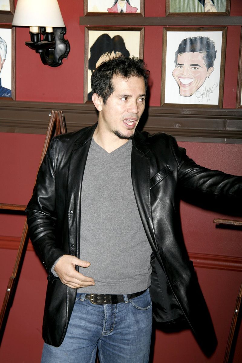 Photo Coverage: AMERICAN BUFFALO Stars View Sardi's Portraits — photo 3 of 32
