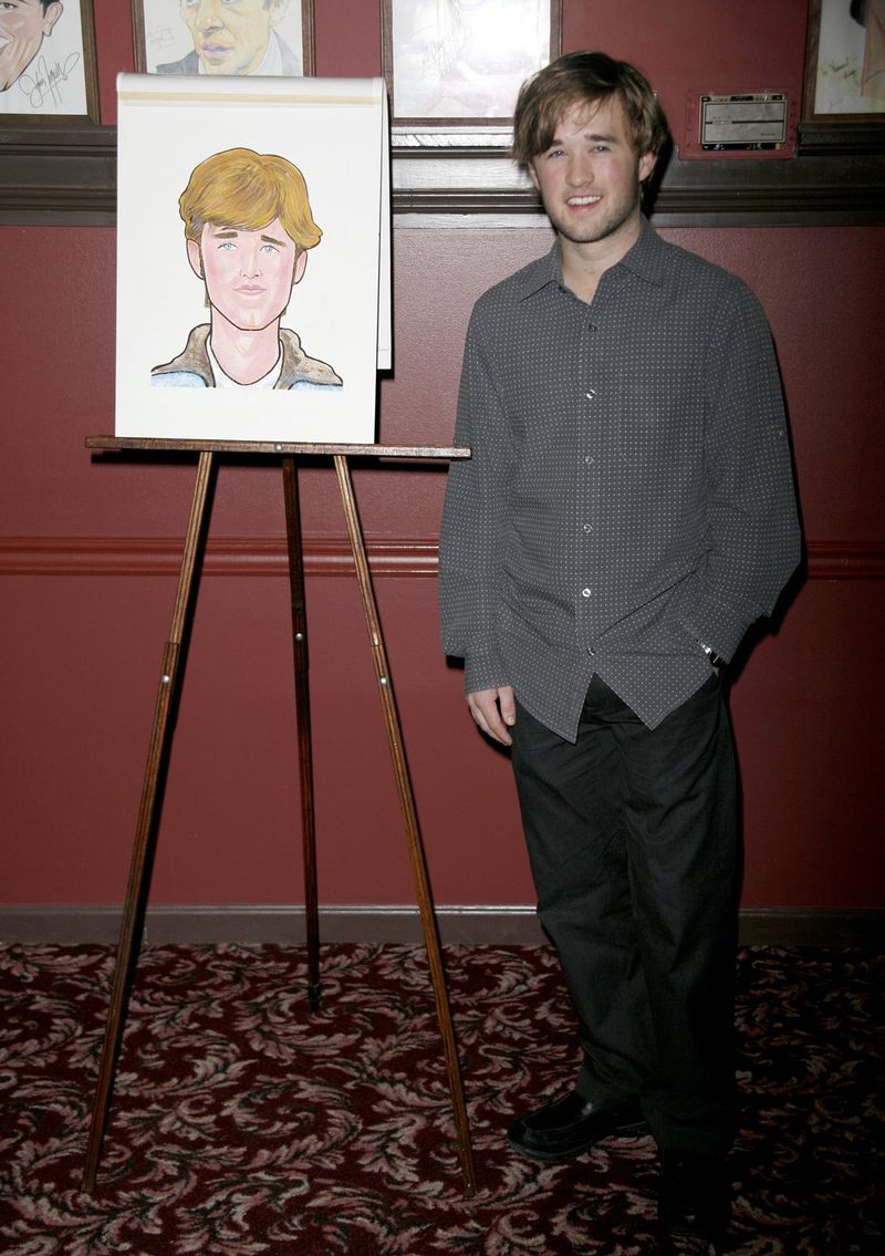 Photo Coverage: AMERICAN BUFFALO Stars View Sardi's Portraits — photo 15 of 32