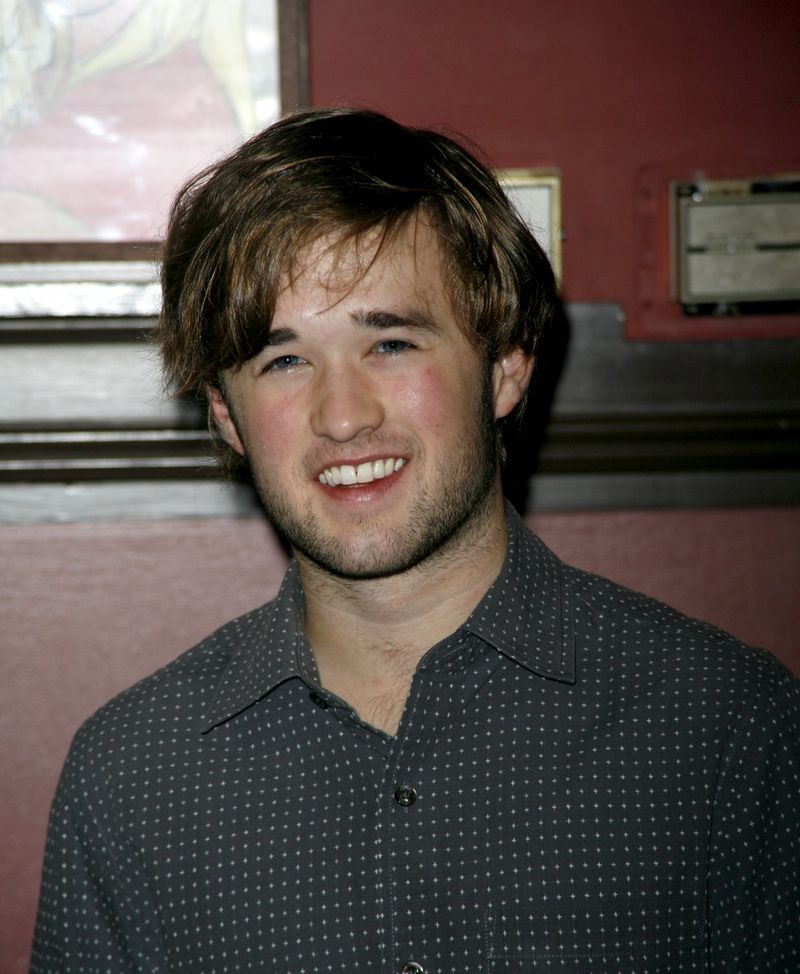 Photo Coverage: AMERICAN BUFFALO Stars View Sardi's Portraits — photo 10 of 32