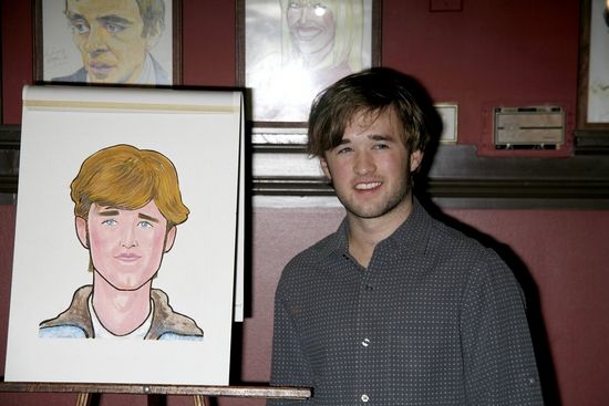 Photo Coverage: AMERICAN BUFFALO Stars View Sardi's Portraits — photo 13 of 32