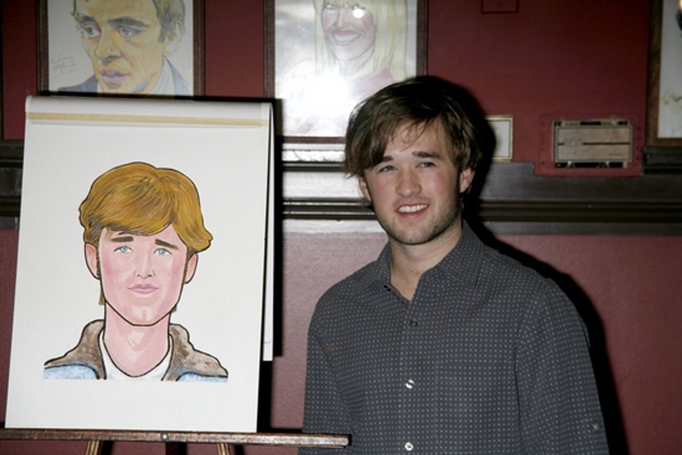 Photo Coverage: AMERICAN BUFFALO Stars View Sardi's Portraits  Image