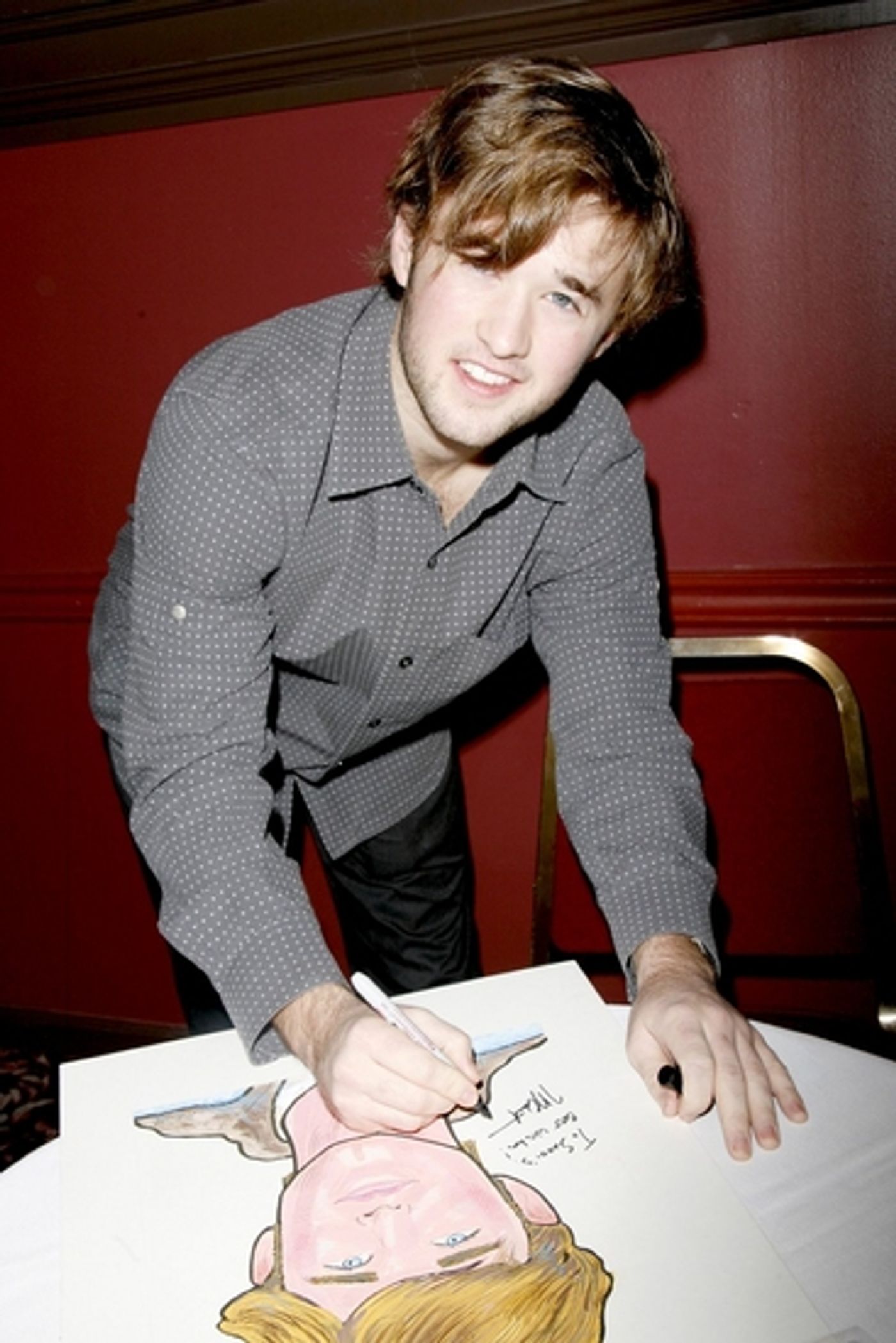 Photo Coverage: AMERICAN BUFFALO Stars View Sardi's Portraits  Image