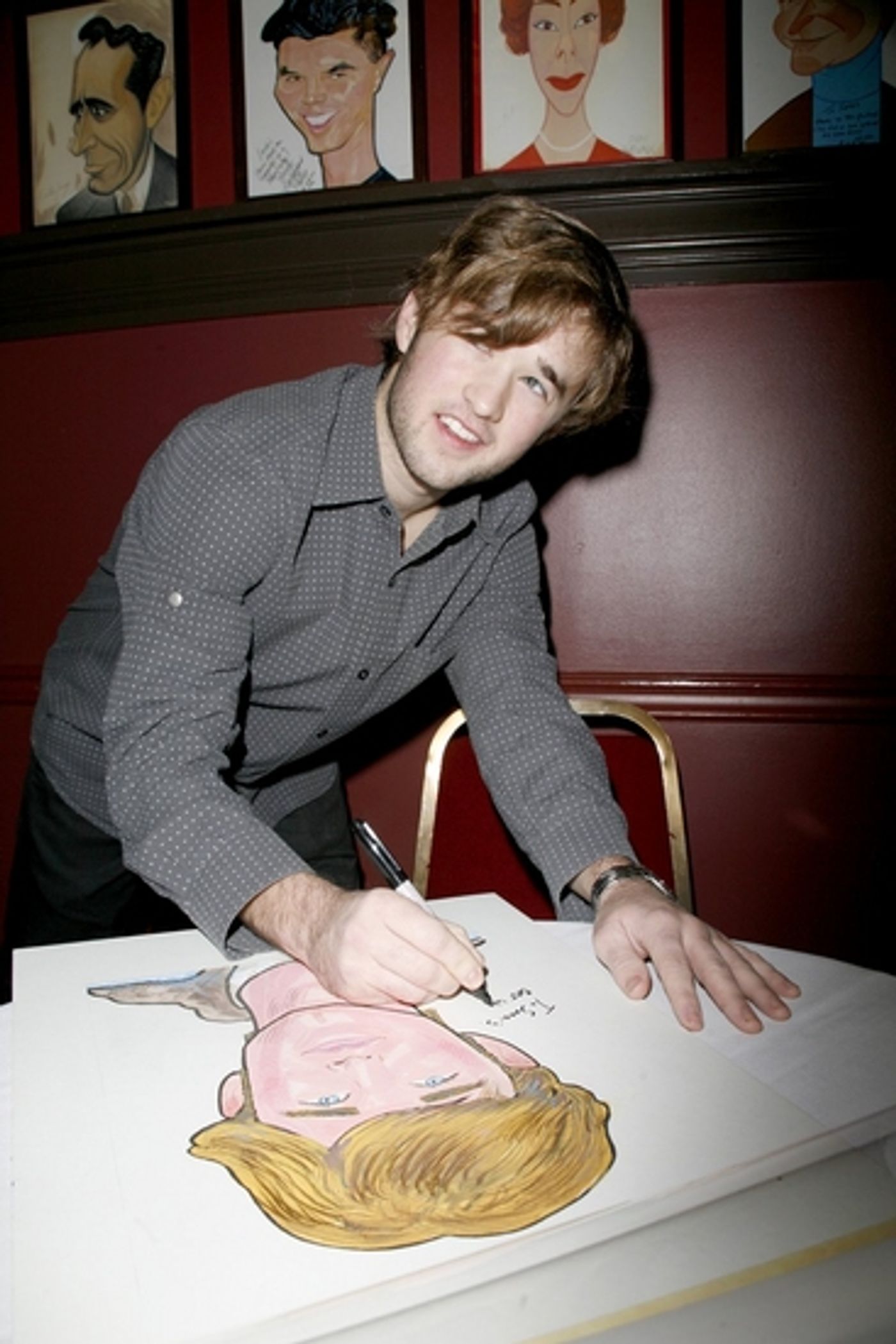 Photo Coverage: AMERICAN BUFFALO Stars View Sardi's Portraits  Image