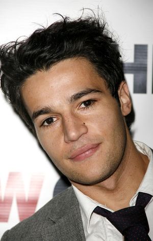 Christopher Abbott

 Photo