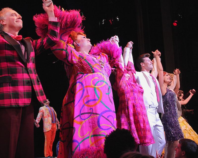 Photo Coverage: HAIRSPRAY Welcomes Back Harvey! — photo 14 of 33
