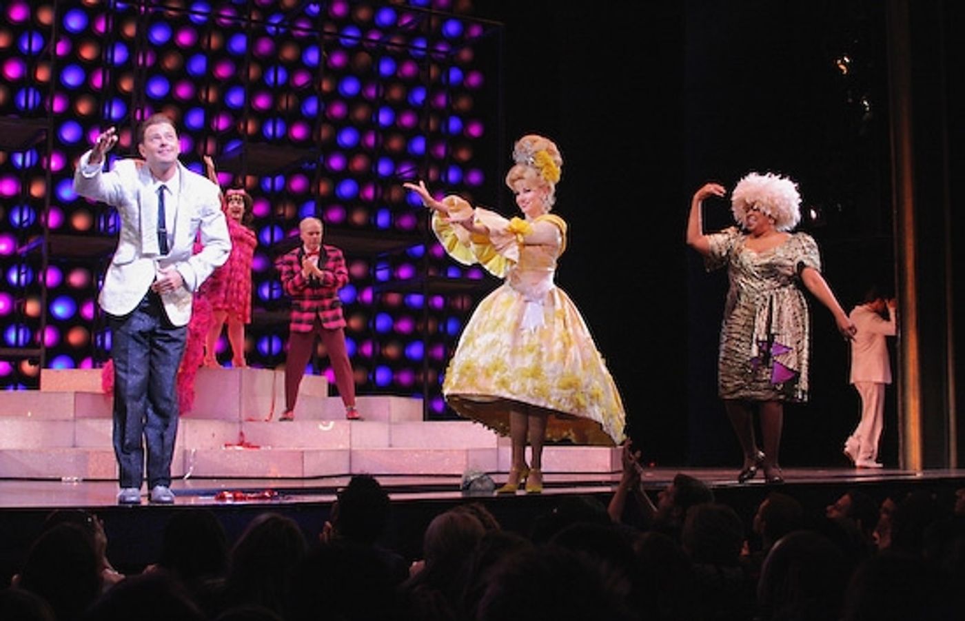 Photo Coverage: HAIRSPRAY Welcomes Back Harvey!  Image