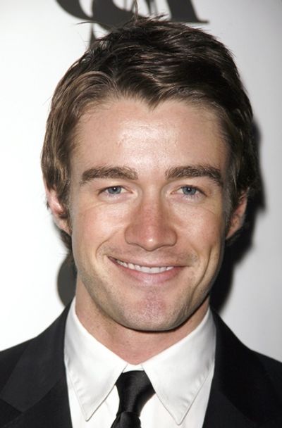 Robert Buckley Photo