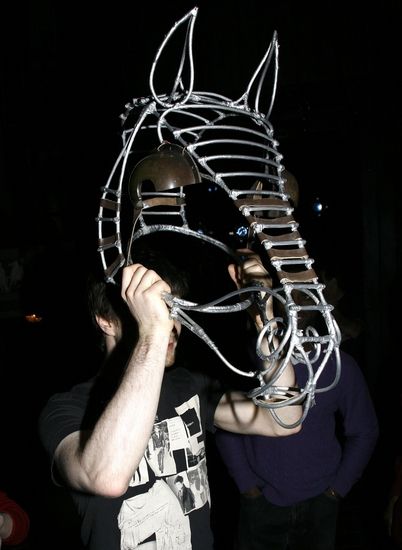 Photo Coverage: EQUUS Unveils Original 'Horse Head' Prop — photo 12 of 39