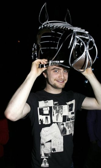 Photo Coverage: EQUUS Unveils Original 'Horse Head' Prop — photo 14 of 39