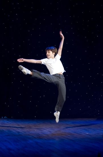 Photo Coverage: BILLY ELLIOT Dances to 'The View' — photo 3 of 4