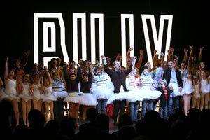 Kiril Kulish, Elton John, Trent Kowalik, David Alvarez and the entire company @ BroadwayWorld Kiril Kulish, Elton John, Trent Kowalik, David Alvarez and the entire company Photo