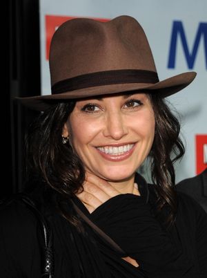 Gina Gershon Photo