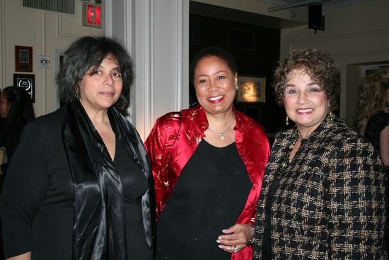 Linda Earle Photo