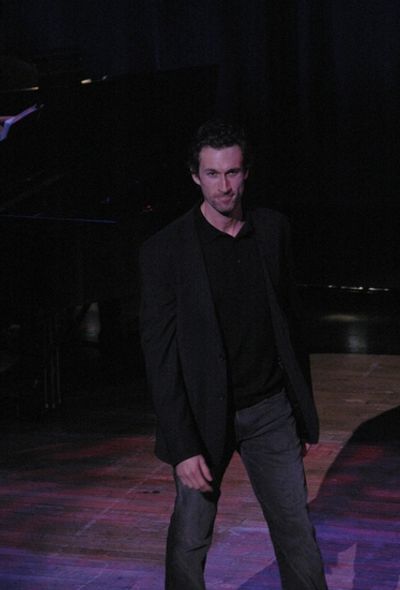 Aaron Lazar starts the show Photo