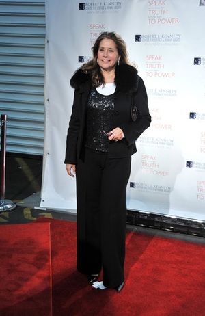 Lorraine Bracco Photo