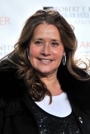 Lorraine Bracco Photo