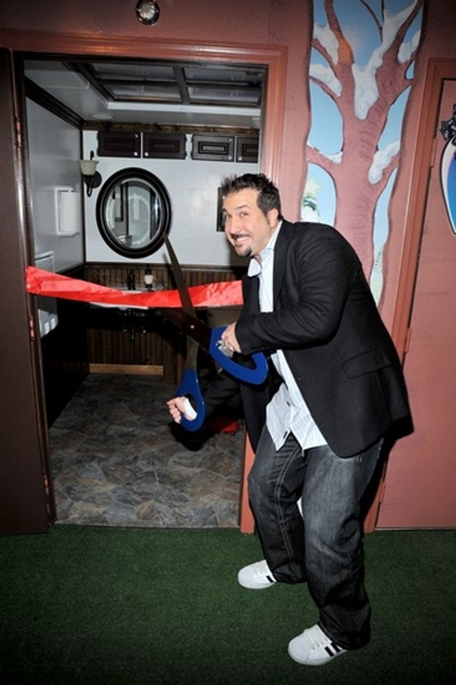 Photo Coverage: Joey Fatone Inaugurates NYC Toilets Image