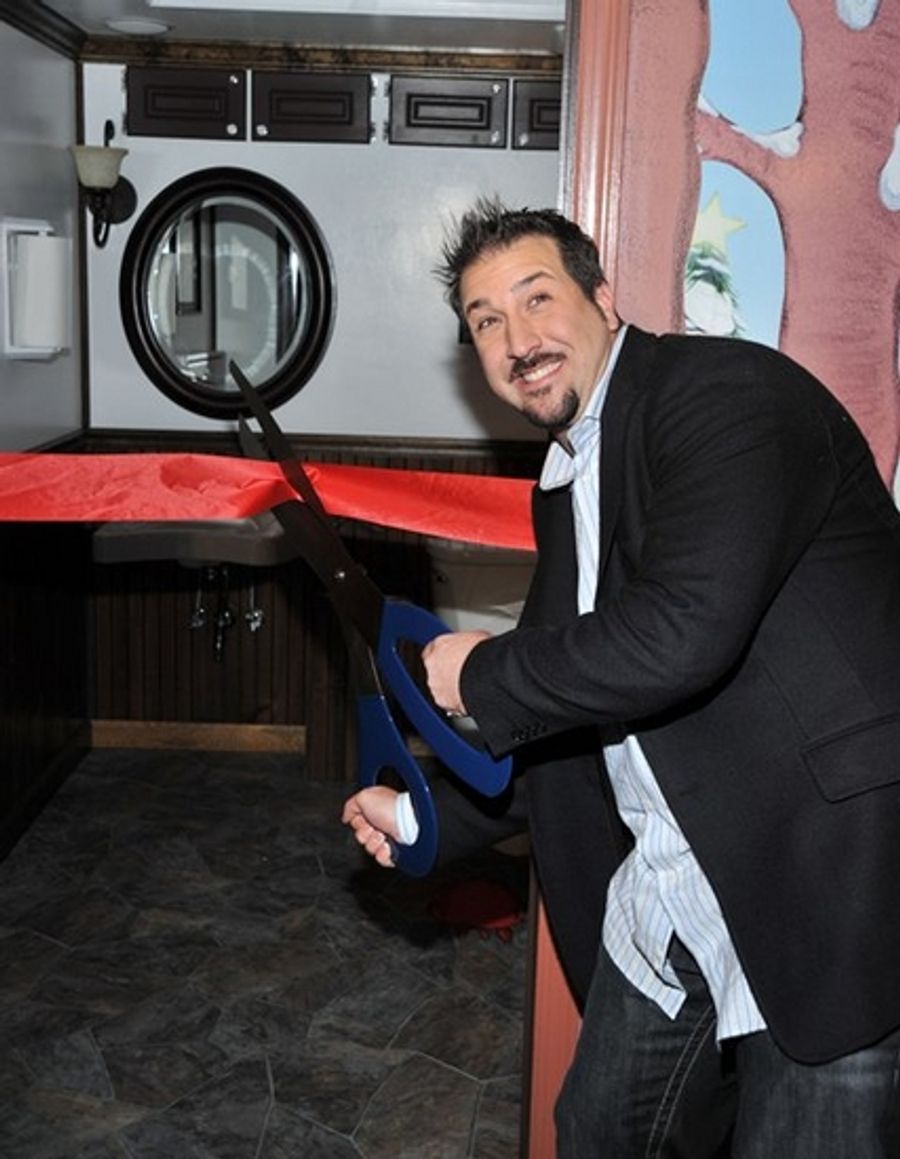 Photo Coverage: Joey Fatone Inaugurates NYC Toilets Image