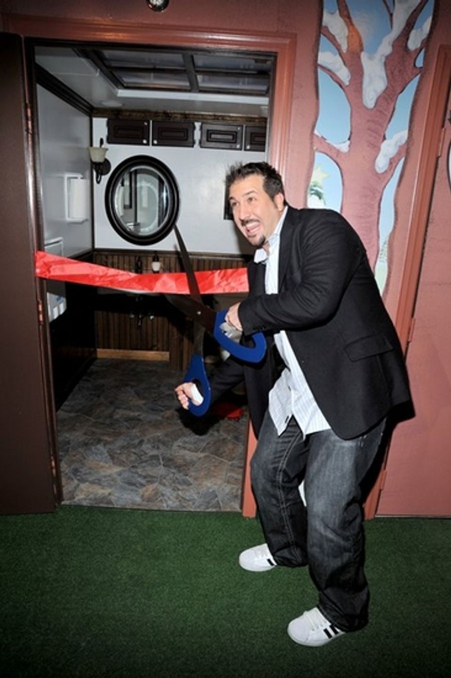 Photo Coverage: Joey Fatone Inaugurates NYC Toilets Image