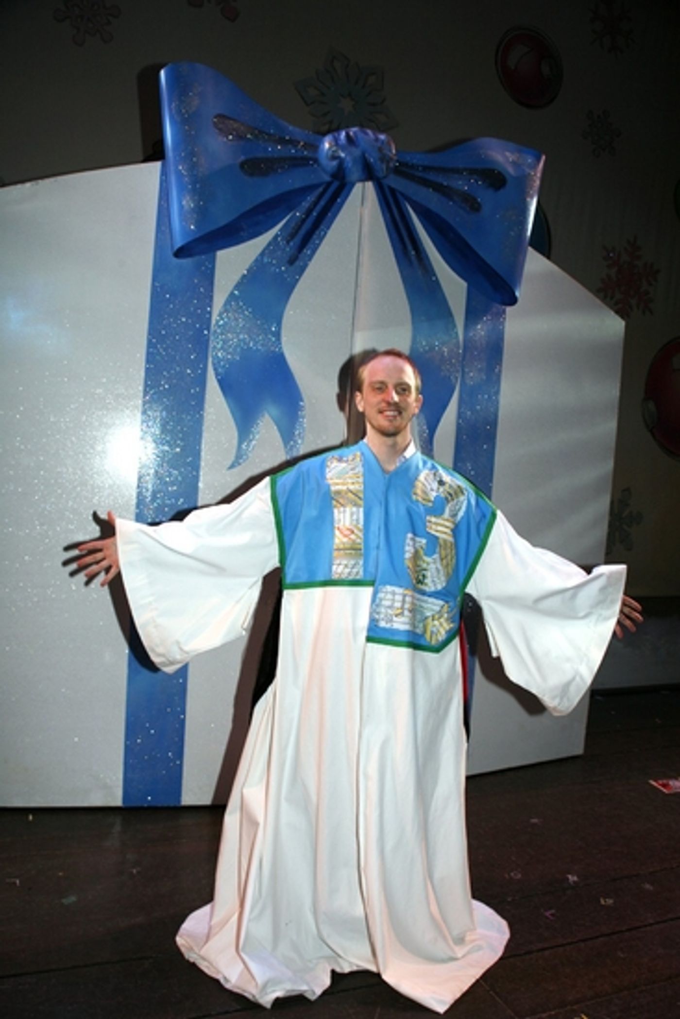 Photo Coverage: WHITE CHRISTMAS Gypsy Robe Ceremony  Image