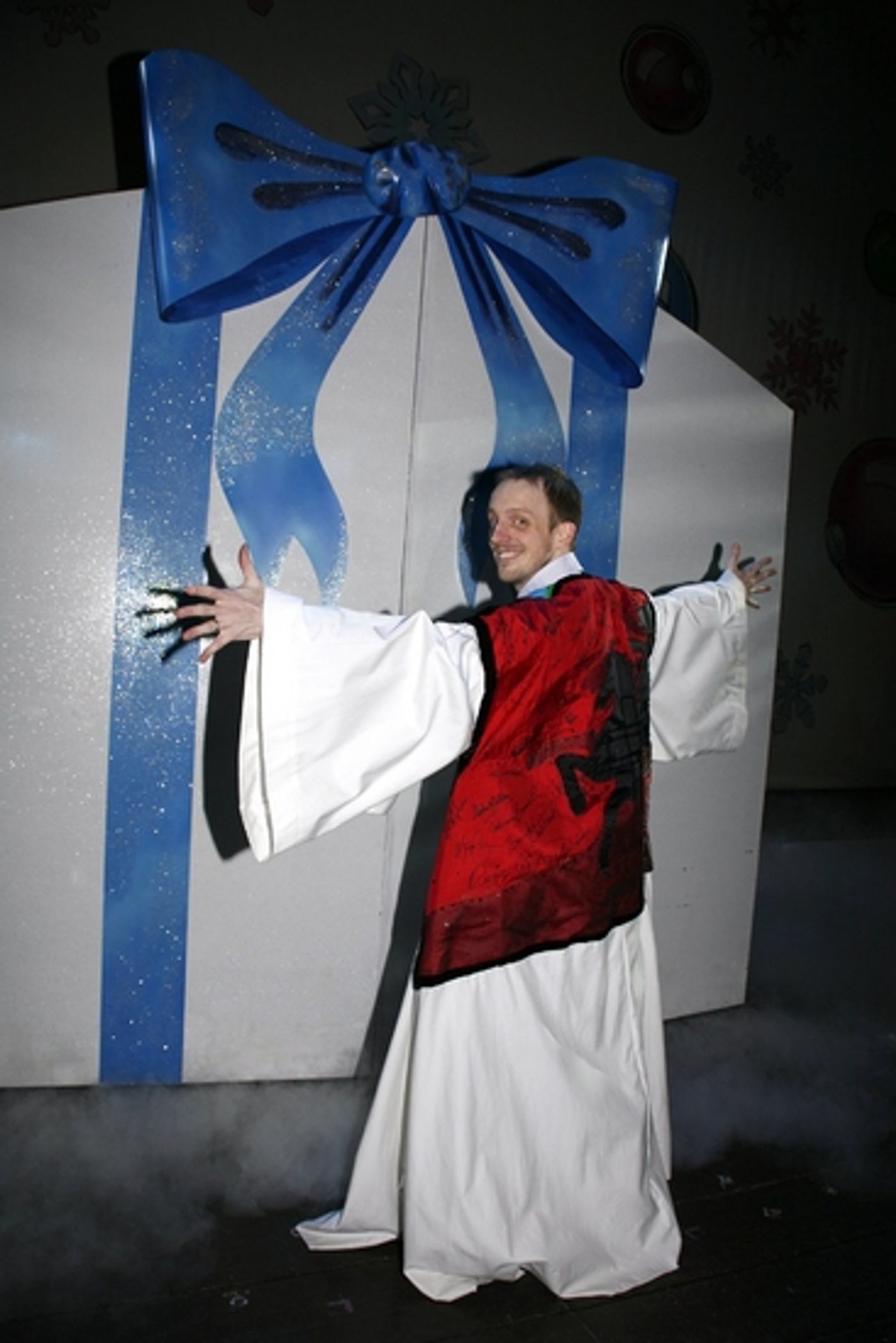 Photo Coverage: WHITE CHRISTMAS Gypsy Robe Ceremony  Image