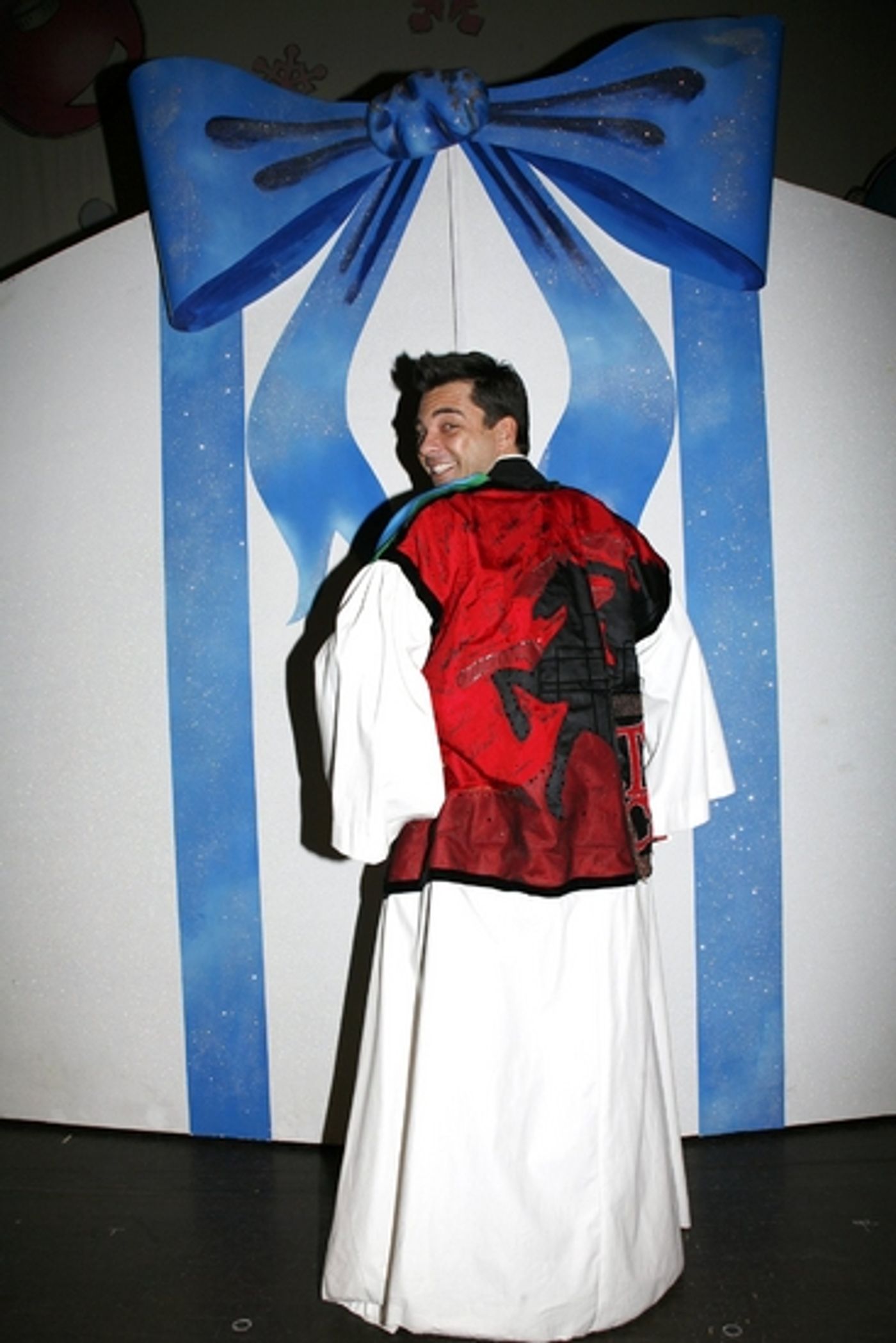 Photo Coverage: WHITE CHRISTMAS Gypsy Robe Ceremony  Image