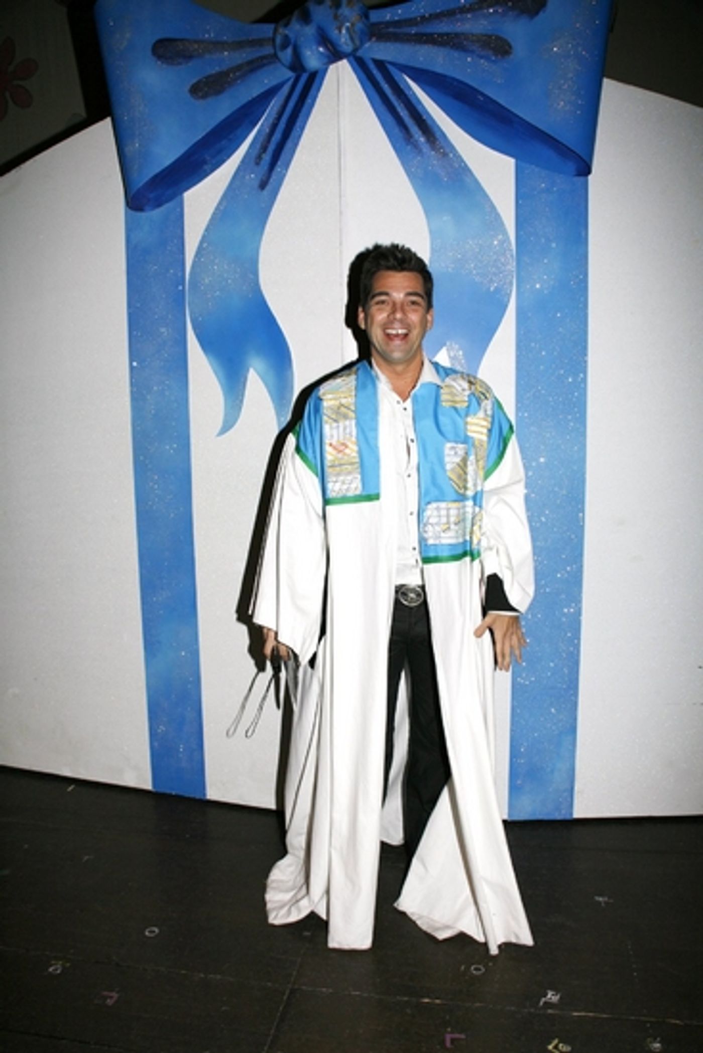 Photo Coverage: WHITE CHRISTMAS Gypsy Robe Ceremony  Image