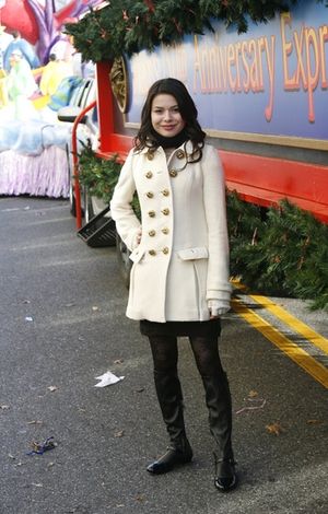 Miranda Cosgrove
@ BroadwayWorld Miranda Cosgrove
Photo