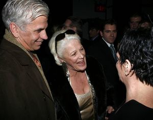 Steve Bakunas, Linda Lavin and Liza Minnelli


 Photo