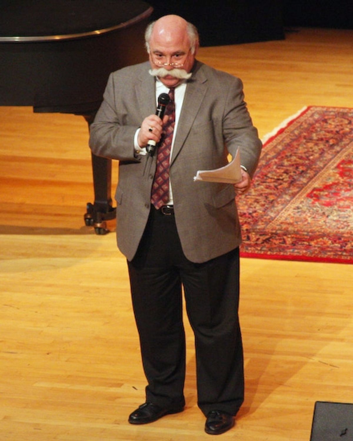 Auctioneer Ivan Cohen at Transport Group Honors Gala