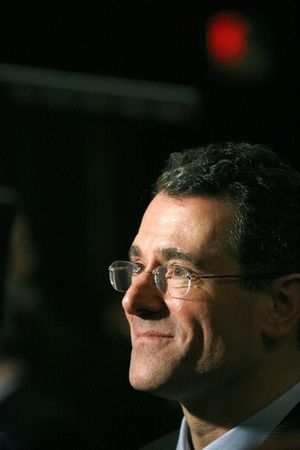 Steven Skybell Photo