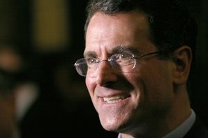 Steven Skybell Photo