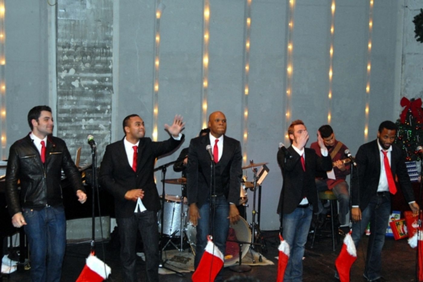 Photo Coverage: Broadway Boys Sing For TOYS FOR TOTS  Image