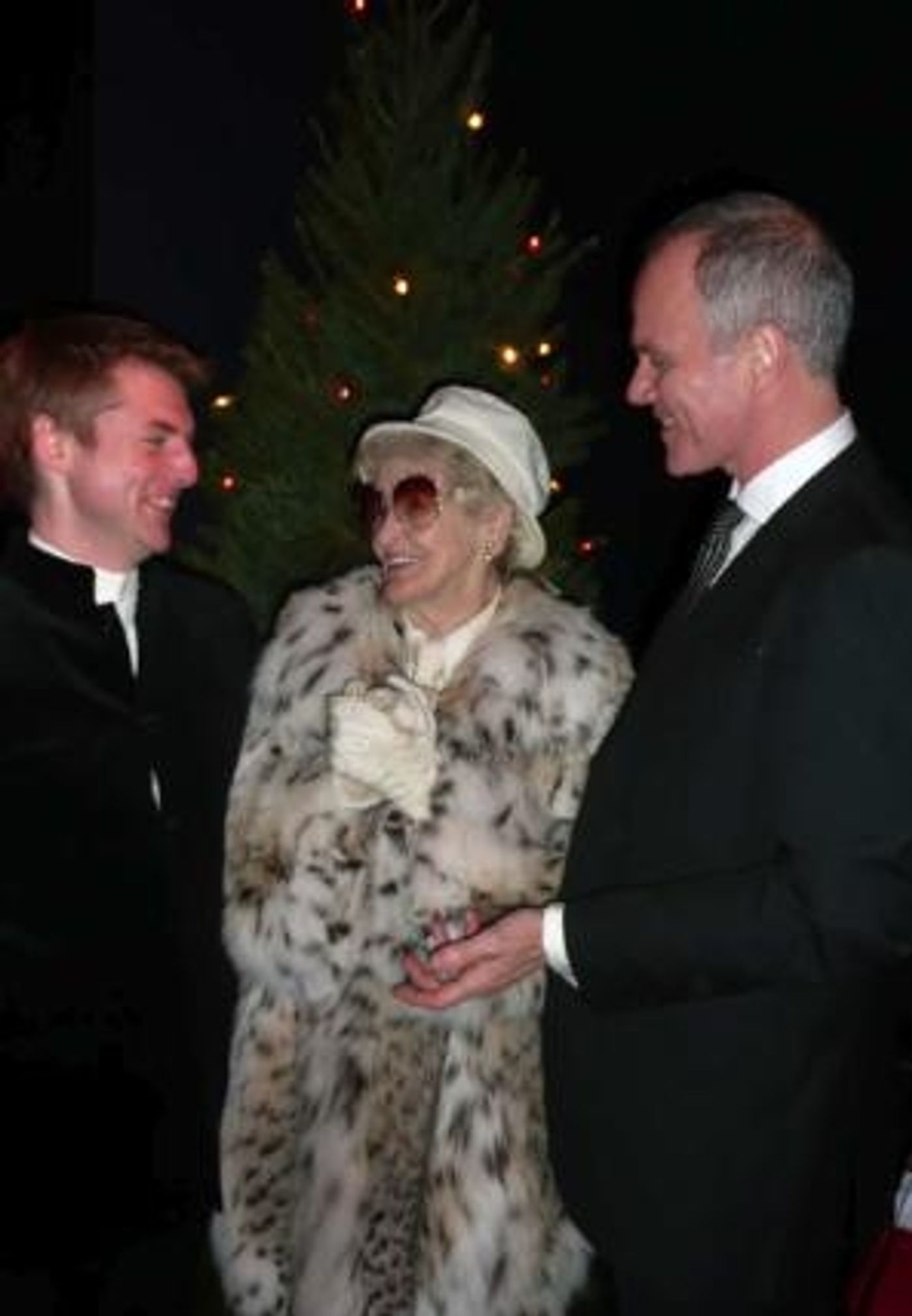 Photo Flash Exclusive: Elaine Stritch Visits COWARD AT CHRISTMAS: A CABARET FOR NOEL  Image