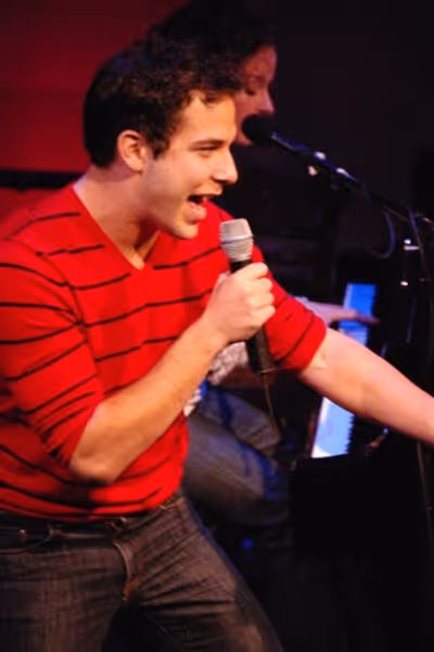 Skylar Astin Photo