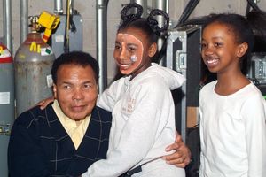 Muhammad Ali, Ah-Niyah Neal (Young Nala) and SadÃ'Â© Lou Ann Murray (Young Nala) Photo