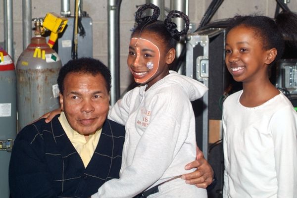 Muhammad Ali, Ah-Niyah Neal (Young Nala) and SadÃƒÂ© Lou Ann Murray (Young Nala) Photo