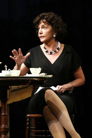 Mercedes Ruehl Photo