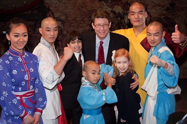 Li Lin, Yu Fei, Robert Nederlander Jr. and family, Wang Sen, Zhang Zhigang and Dong Y Photo
