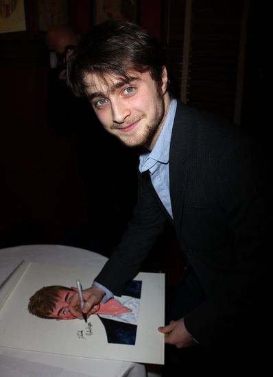 Photo Coverage: EQUUS Star Daniel Radcliffe's Caricature Unveiled at Sardi's — photo 18 of 31